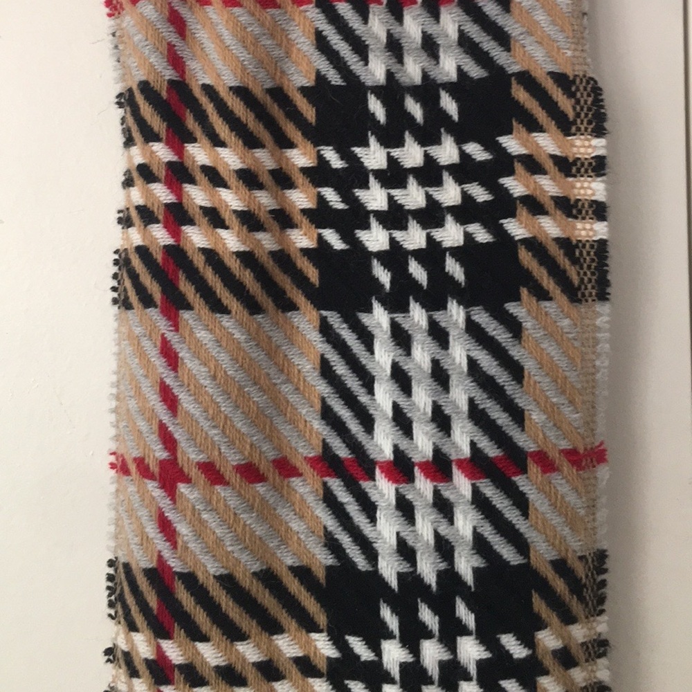 High Quality made in Italy scarf.